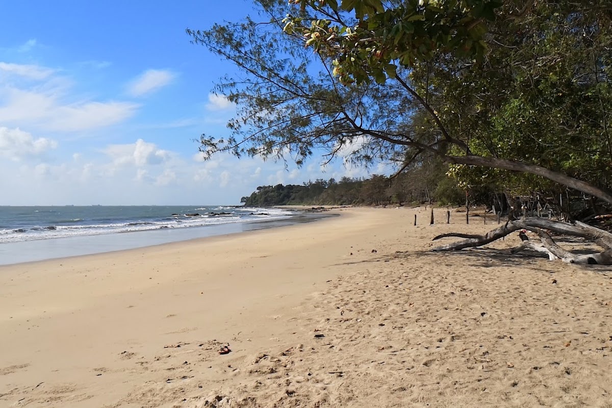 Batu Layar Beach (Pantai Batu Layar), Kota Tinggi