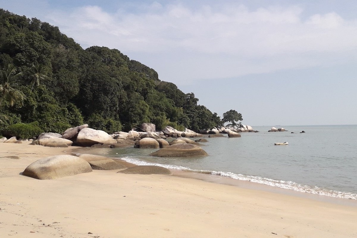 Beach of Moonlight Bay (Pantai Moonlight Bay)