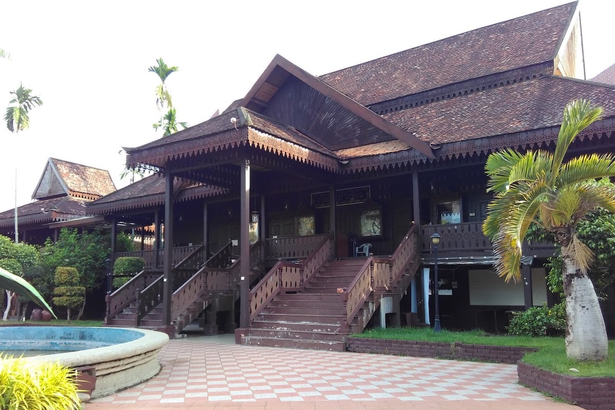 The Handicraft Village and Craft Museum (Kampung Kraftangan Dan Muzium Kraf)