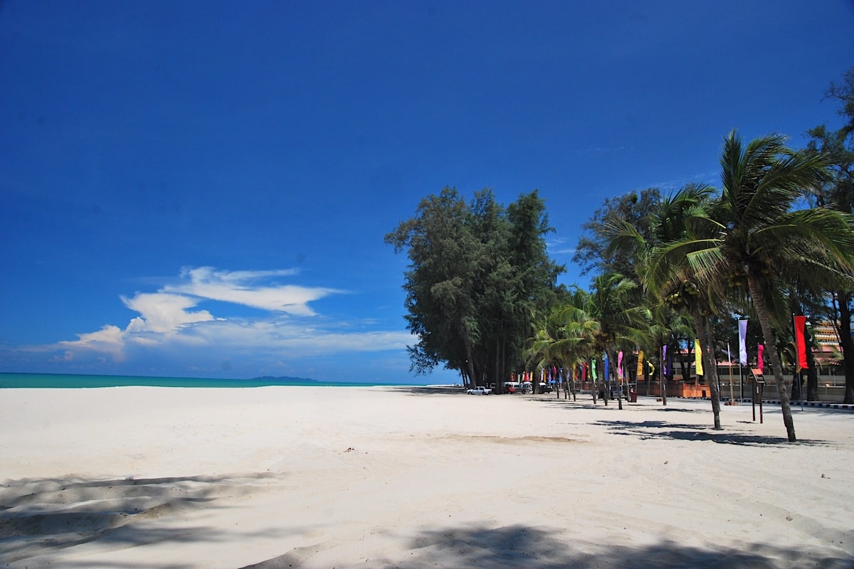 10 Pantai di Terengganu Untuk Percutian Yang Hebat (2024)