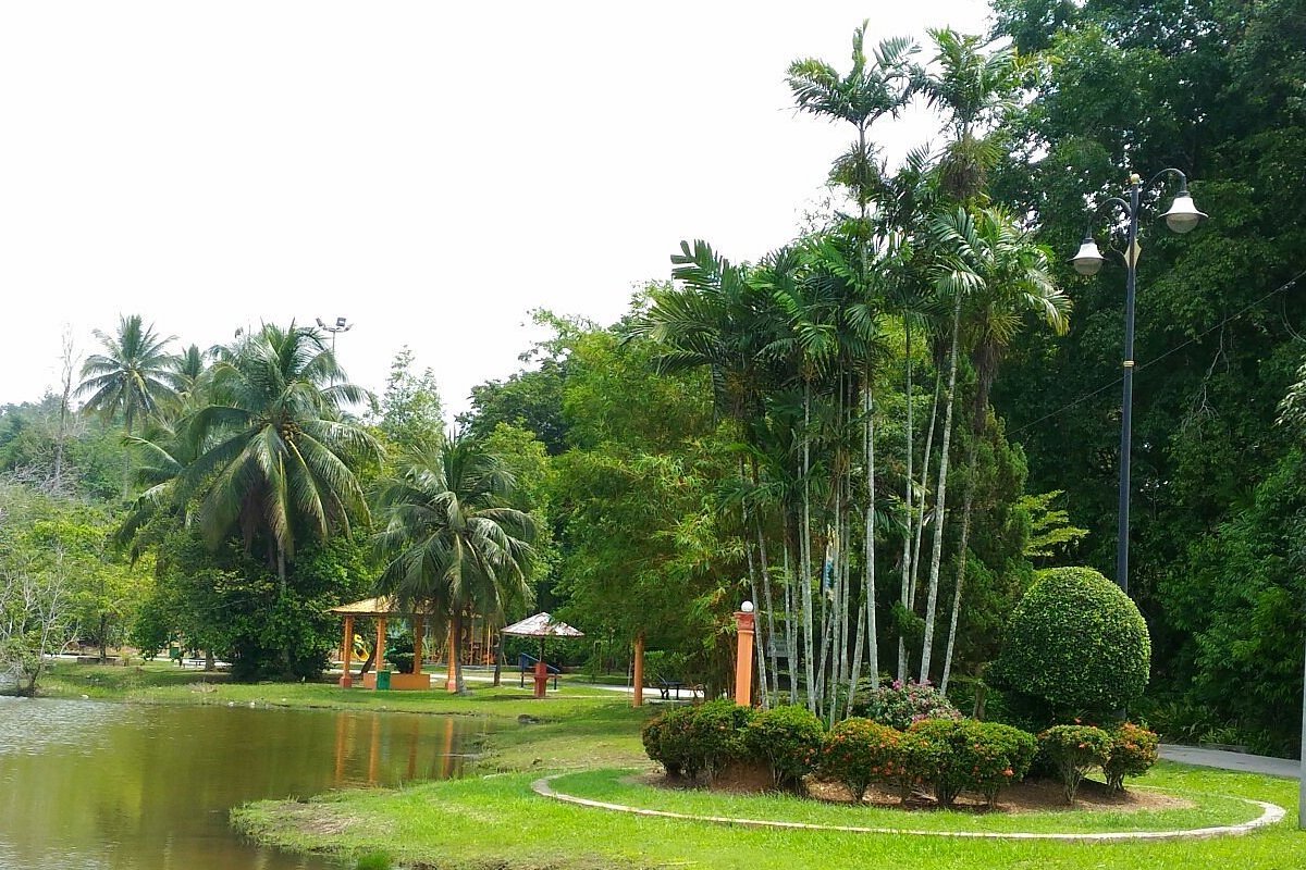 Gua Musang Lake Garden (Taman Tasik Gua Musang)