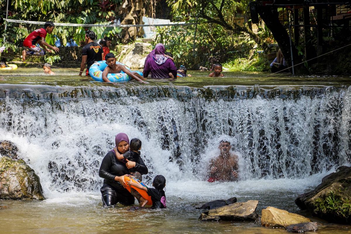 Kemensah Waterfall (Air Terjun Kemensah)