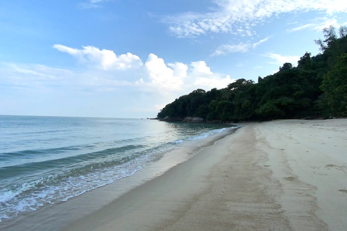 Long Sand Beach (Pantai Pasir Panjang)