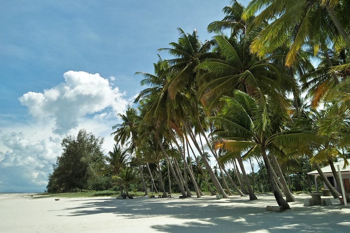 Pantai Melawi (Melawi Beach)