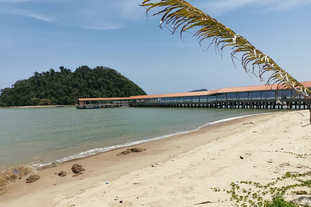 Penyabong Beach (Pantai Penyabong), Endau