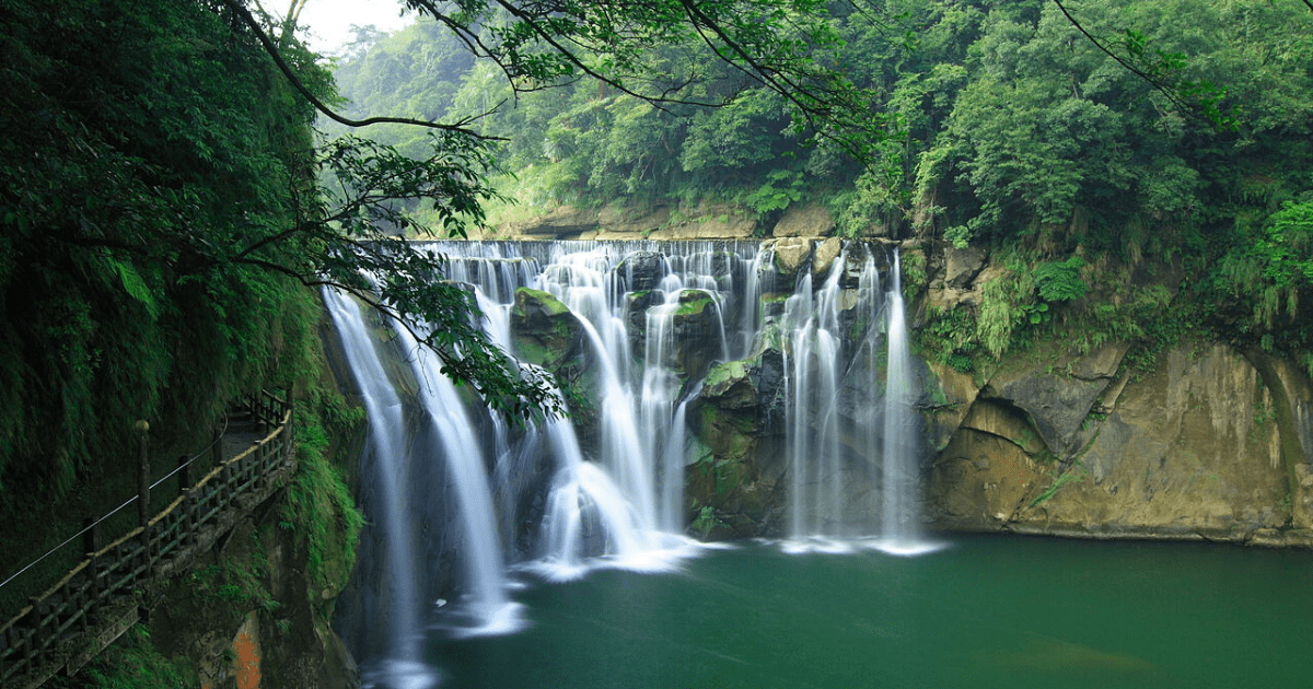 shifen waterfall