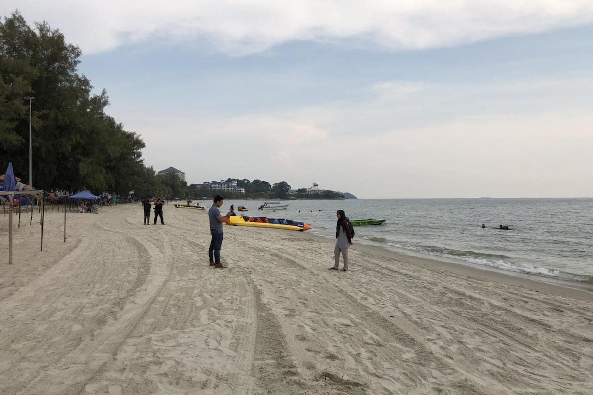 Teluk Kemang Beach (Pantai Teluk Kemang)