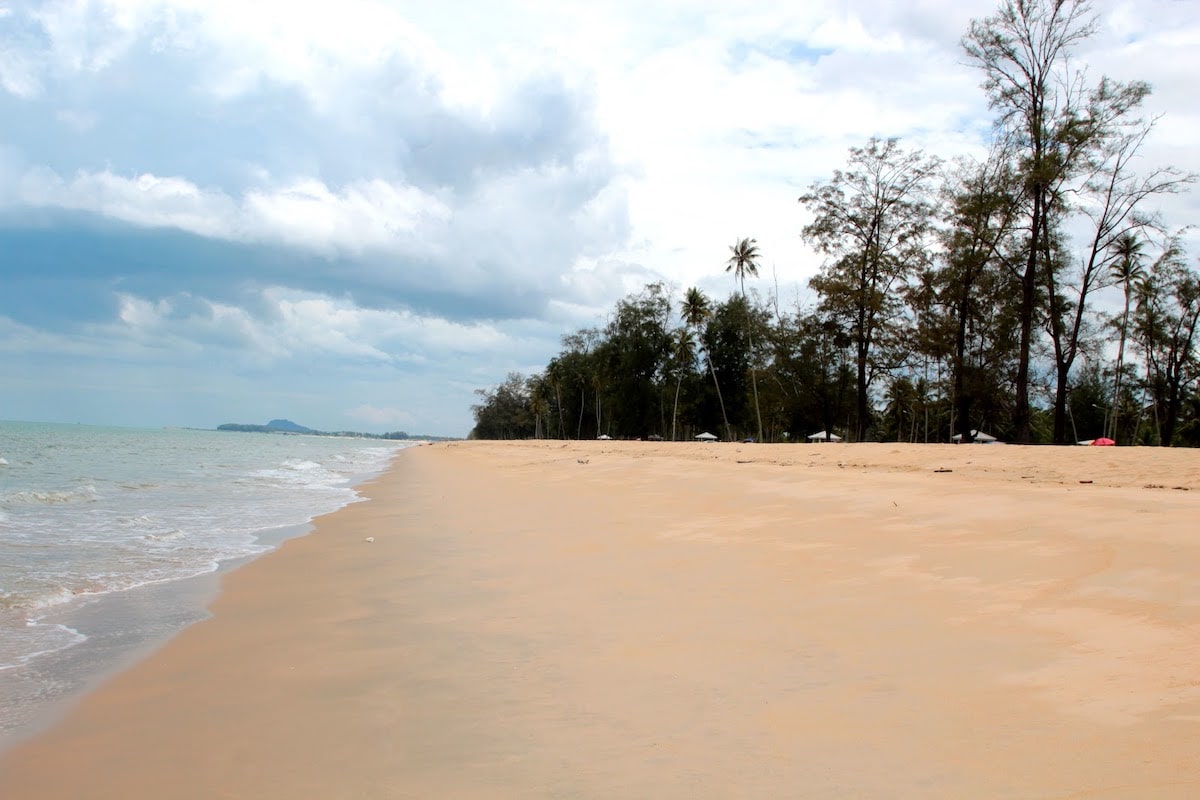 Pantai Bisikan Bayu (Beach of Whispering Beach)